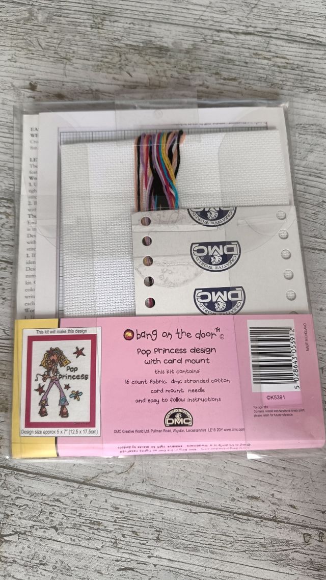 Kit punto de cruz DMC K5391 bang on The door