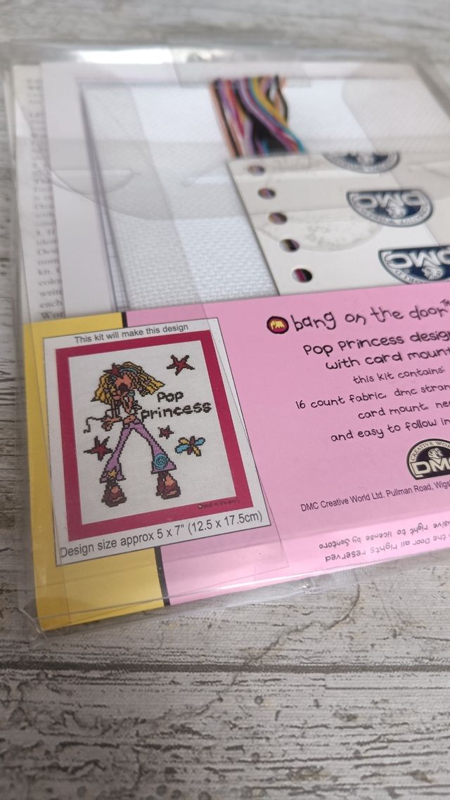 Kit punto de cruz DMC K5391 bang on The door