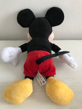 Peluches Mickey y Minnie Mouse.
