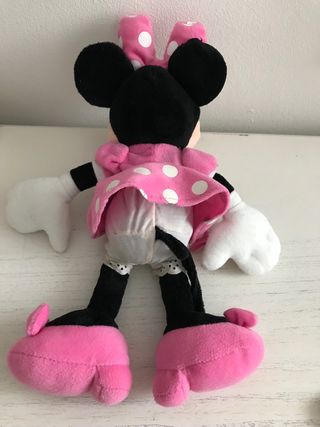 Peluches Mickey y Minnie Mouse.