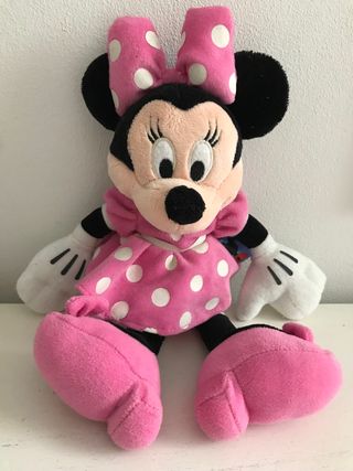 Peluches Mickey y Minnie Mouse.