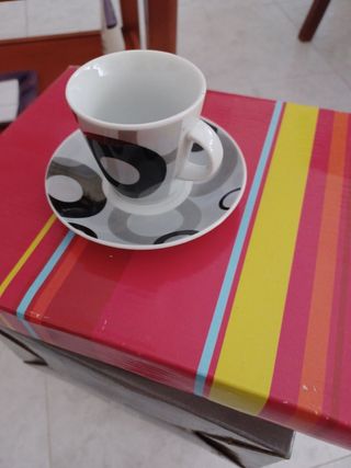 juego de café, blanco y negro