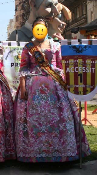 traje de fallera rosa