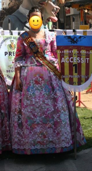 traje de fallera rosa