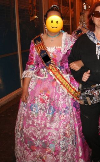 traje de fallera rosa