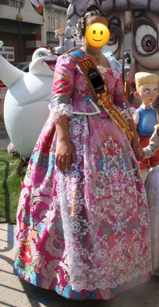 traje de fallera rosa