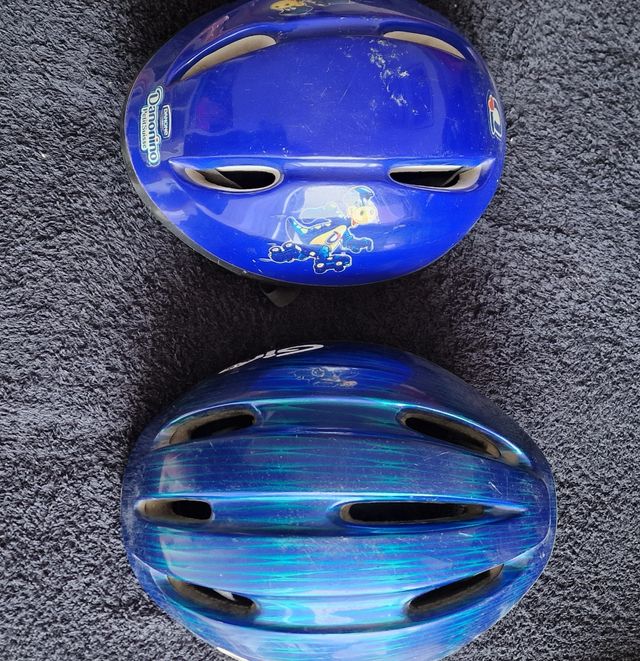 Cascos para ir en bicicleta o patines.