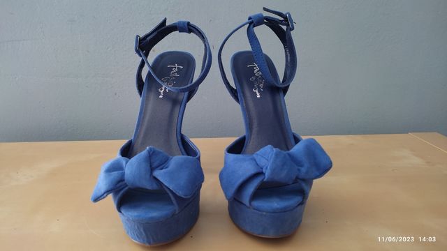 zapato de tacón azul