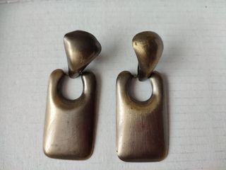 Pendientes largos. Color bronce.