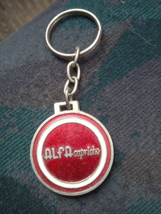 llavero antiguo de Alfa capricho 8 euros.