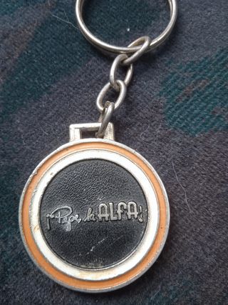 llavero antiguo de Alfa capricho 8 euros.