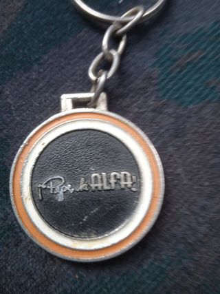 llavero antiguo de Alfa capricho 8 euros.