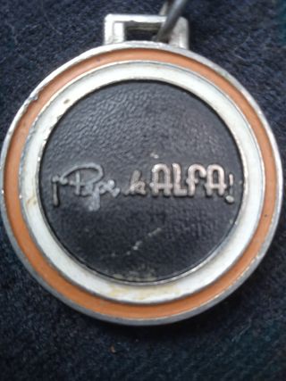 llavero antiguo de Alfa capricho 8 euros.