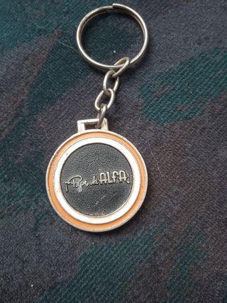 llavero antiguo de Alfa capricho 8 euros.