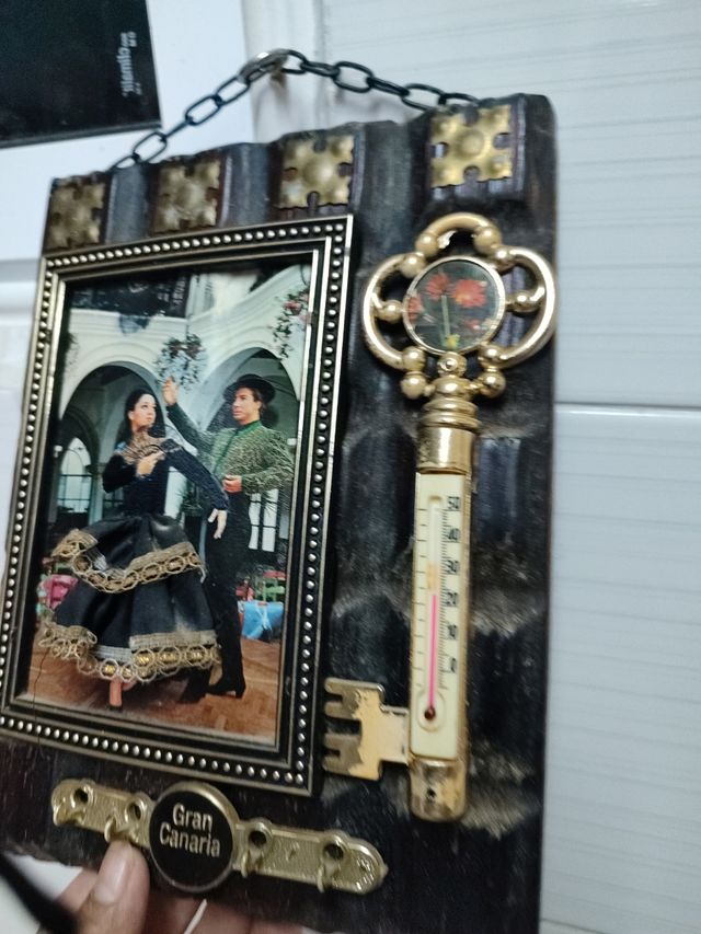 cuadros vintage pará colgar llaves y termotro