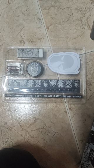 Caja de papelería Superhéroes Marvel