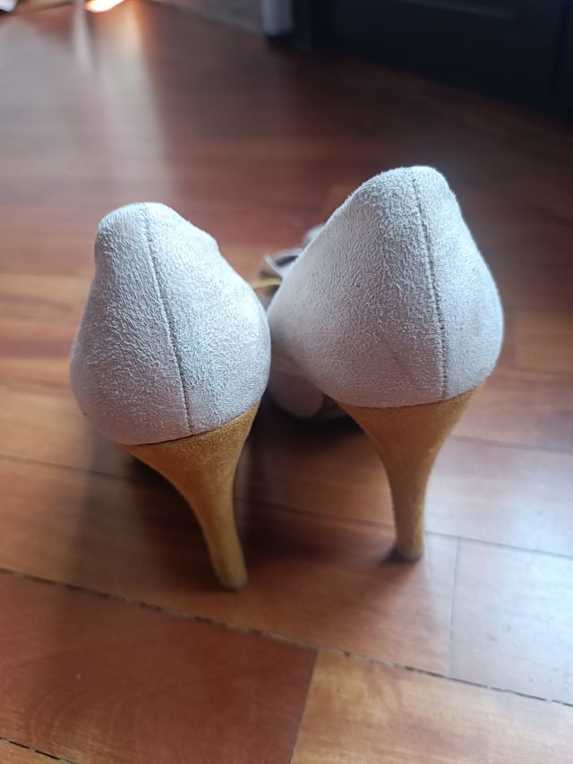 Scarpe con tacco alto beige e giallo senape 37