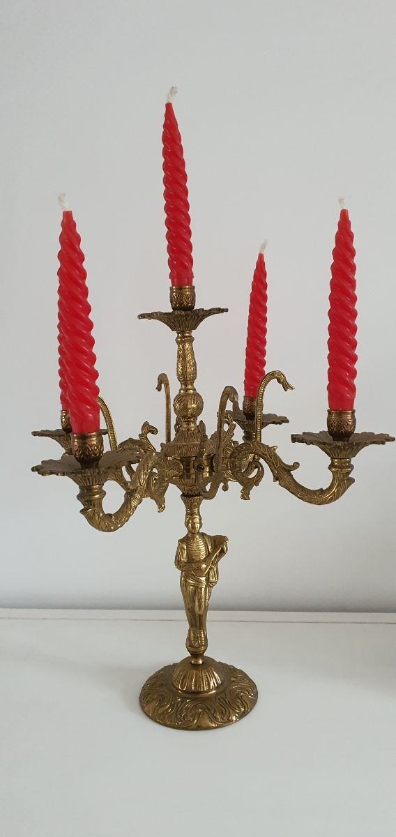 Conjunto de reloj y candelabros de bronce