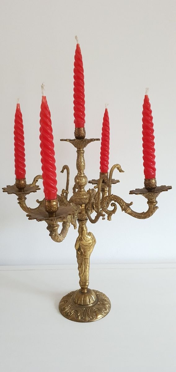 Conjunto de reloj y candelabros de bronce
