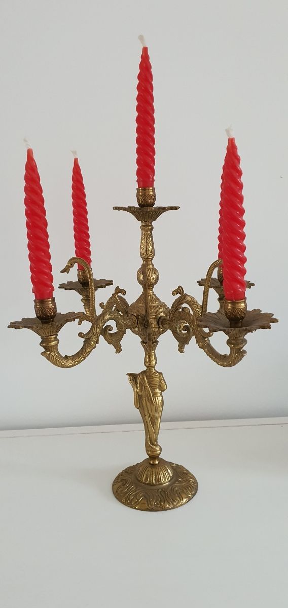 Conjunto de reloj y candelabros de bronce