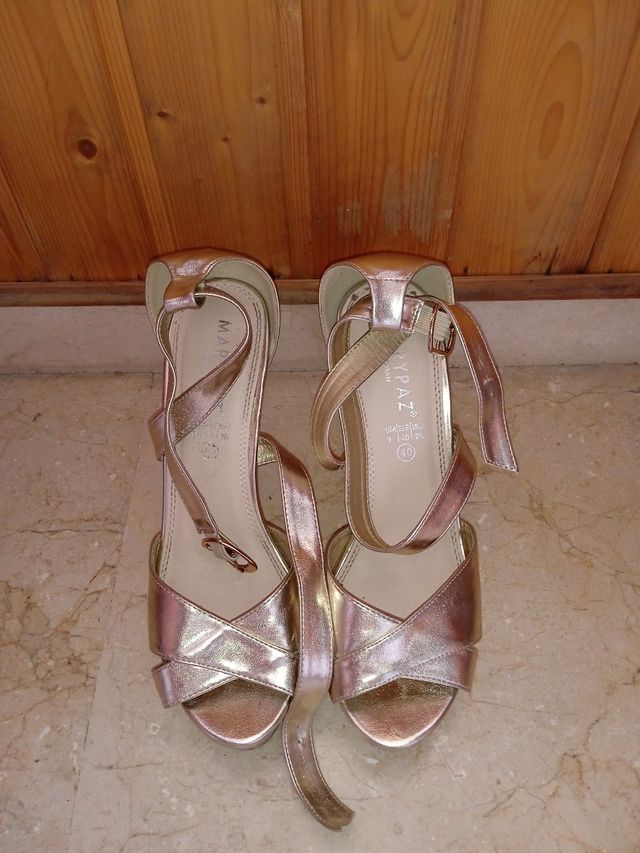 SANDALI CON TACCO ALTO