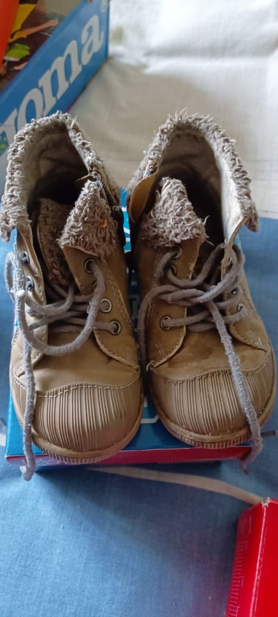 2 pares de botas talla 22-23