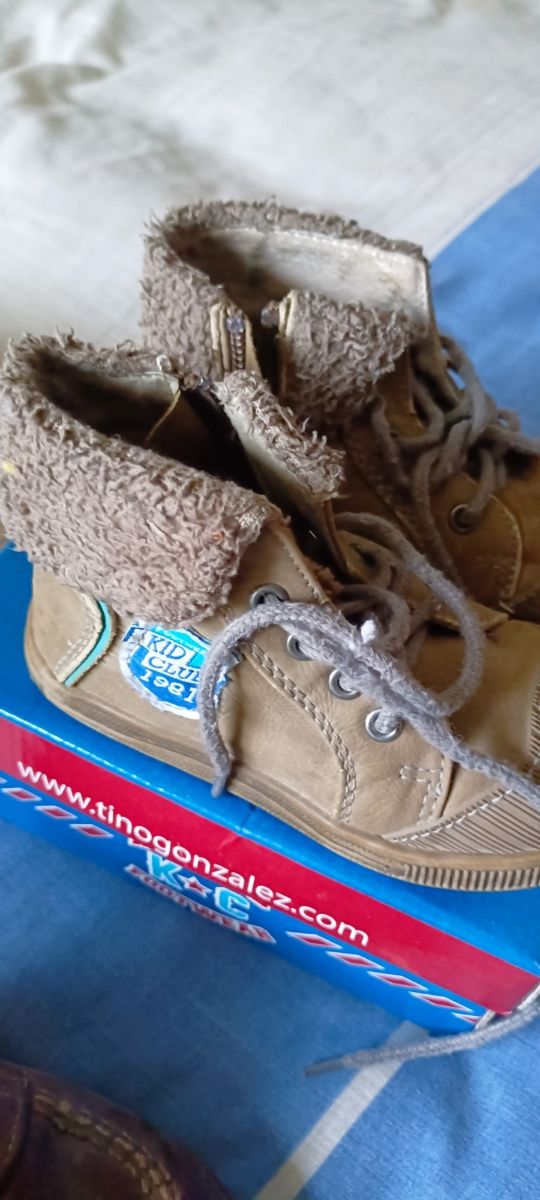 2 pares de botas talla 22-23