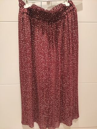 Falda plisada con lunares