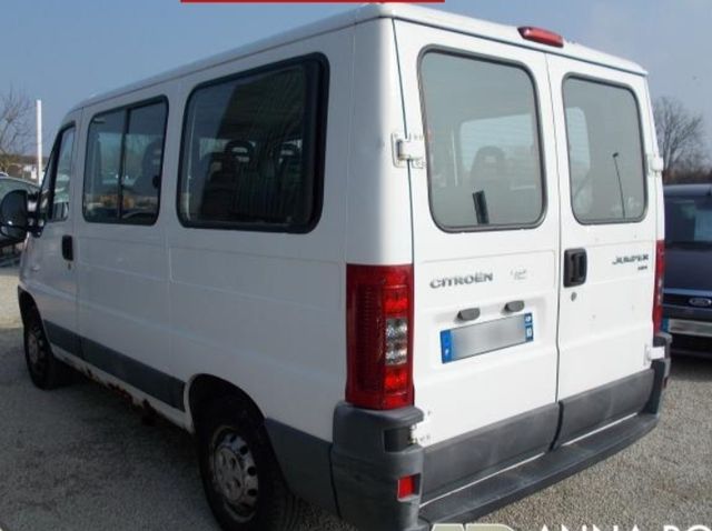 SE HACEN PORTES EN FURGONETA