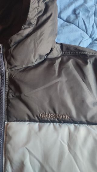 Plumífero Quicksilver talla 16.