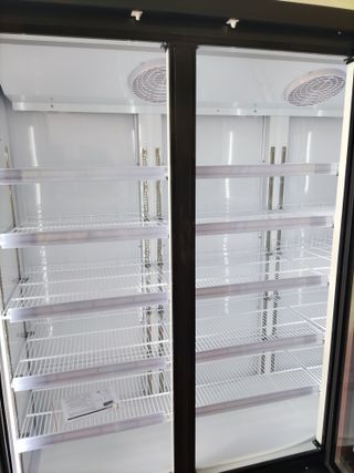 EXPOSITOR REFRIGERADO TRES PUERTAS