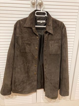 Sobrecamisa marrón ante