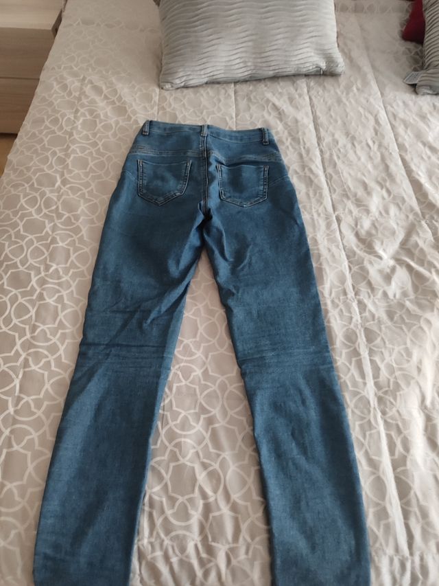 vaqueros Slim efecto push up calzedonia