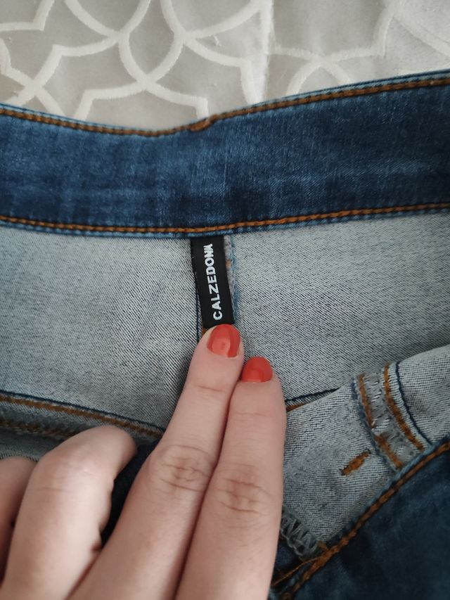 vaqueros Slim efecto push up calzedonia