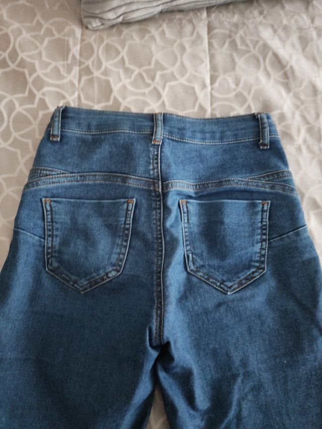 vaqueros Slim efecto push up calzedonia