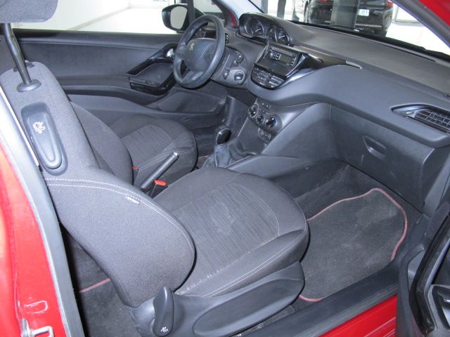 Peugeot 208 2016