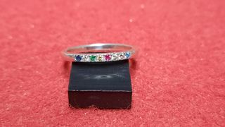 anillo de plata con 8 piedras de colores