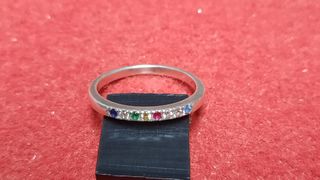 anillo de plata con 8 piedras de colores