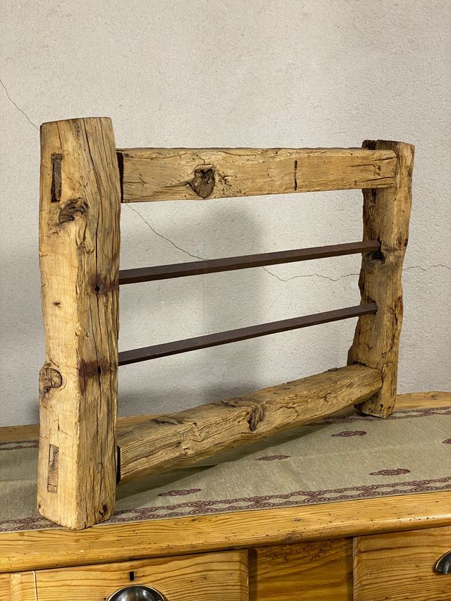 Ventana antigua con reja de forja, s.XVIII