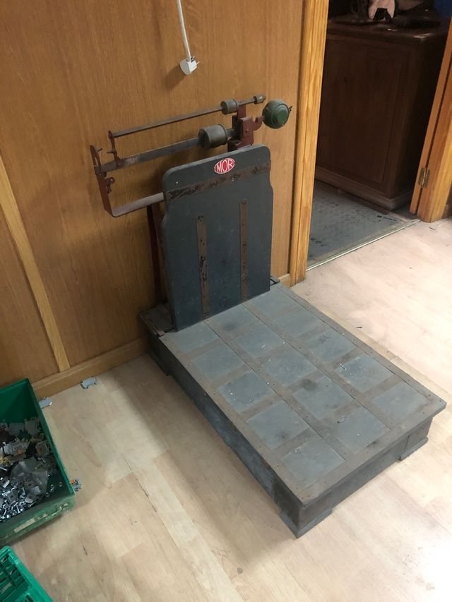 Báscula antigua marca mor