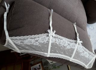 Conjunto de encaje y puntillas novia