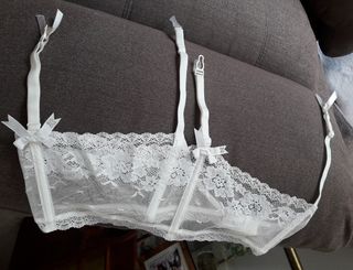 Conjunto de encaje y puntillas novia