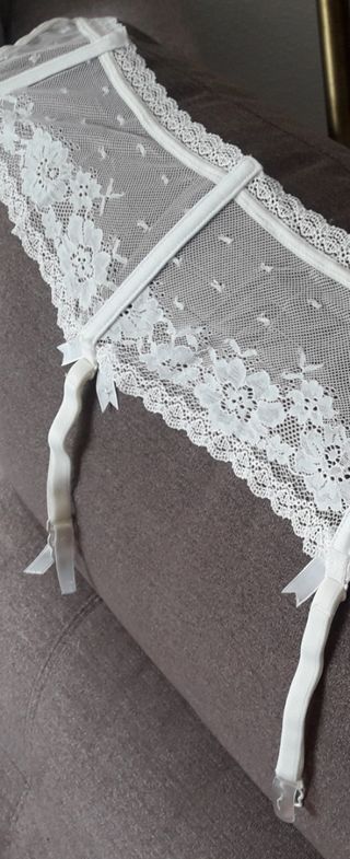 Conjunto de encaje y puntillas novia