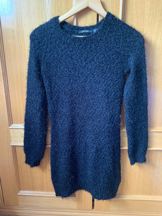 Vestido negro efecto pelo