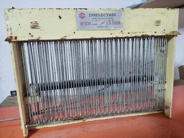 Pantalla destructora de insectos