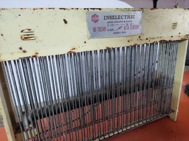 Pantalla destructora de insectos