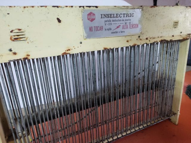 Pantalla destructora de insectos