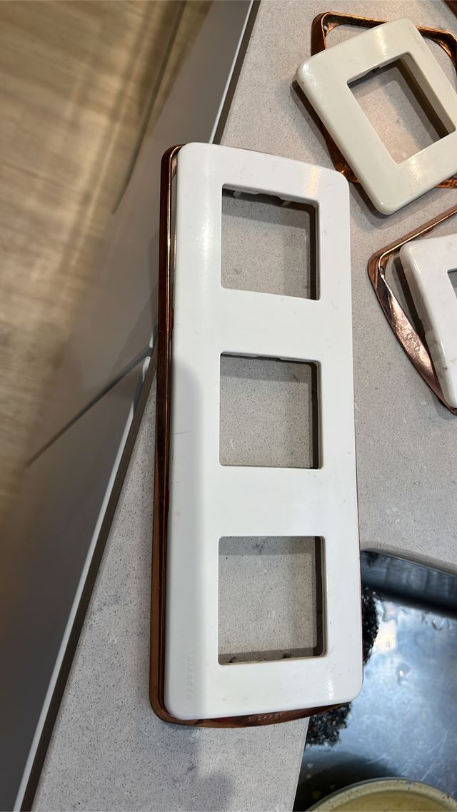 Lote enchufes, focos y bombillas