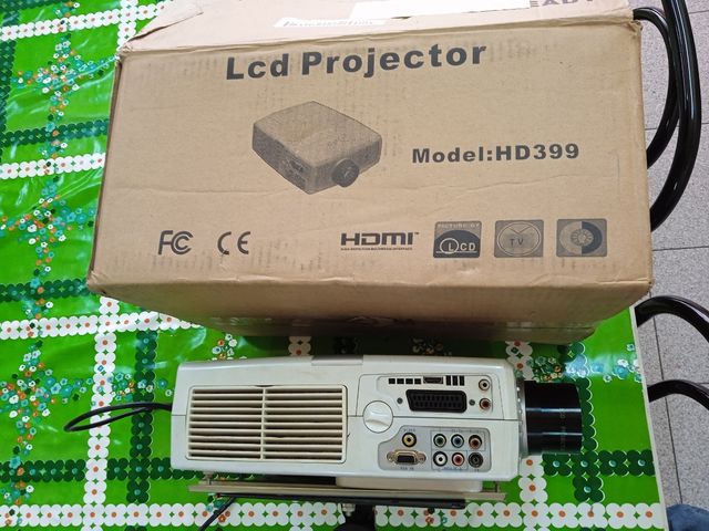 proyector + pantalla con mando