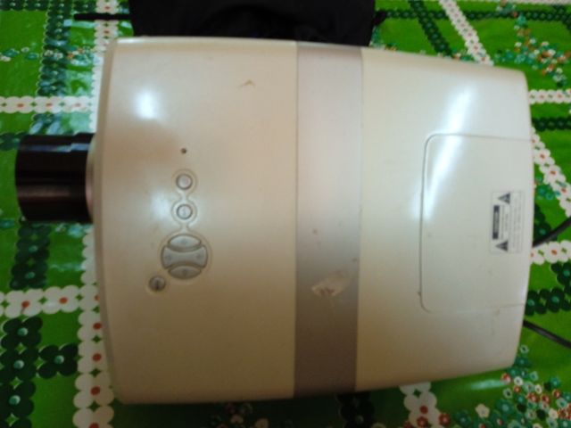 proyector + pantalla con mando